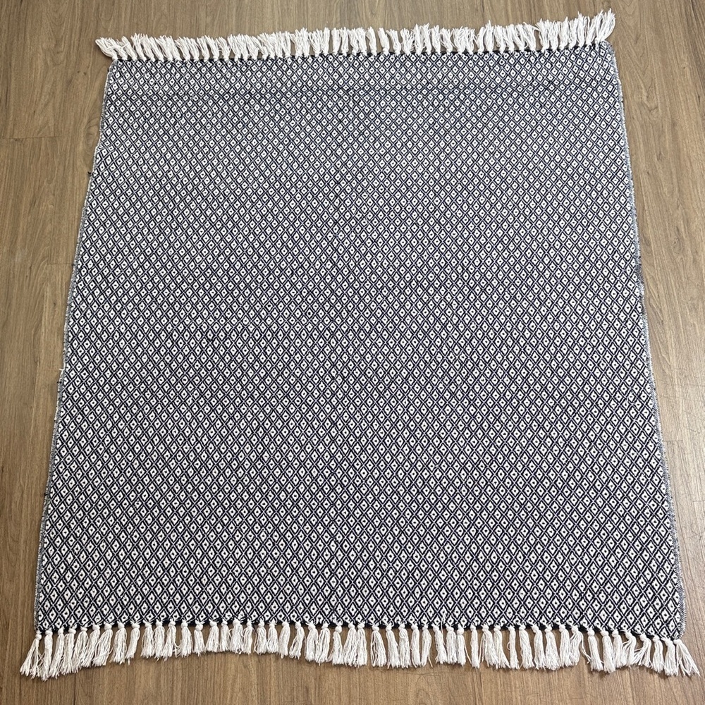 Elegant Black and White Patterned 100% Cotton Blanket